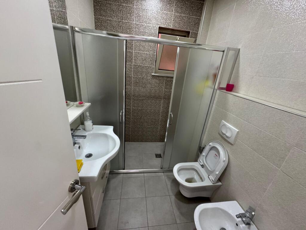 📣Qera, Ambjent per Zyra  📍Rruga e Kavajes💶 Cmimi 1200 euro ne muaj