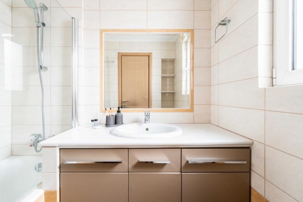 Appartamento in Affitto 3+1+2 a Bllok (ID B230166) Tirana​