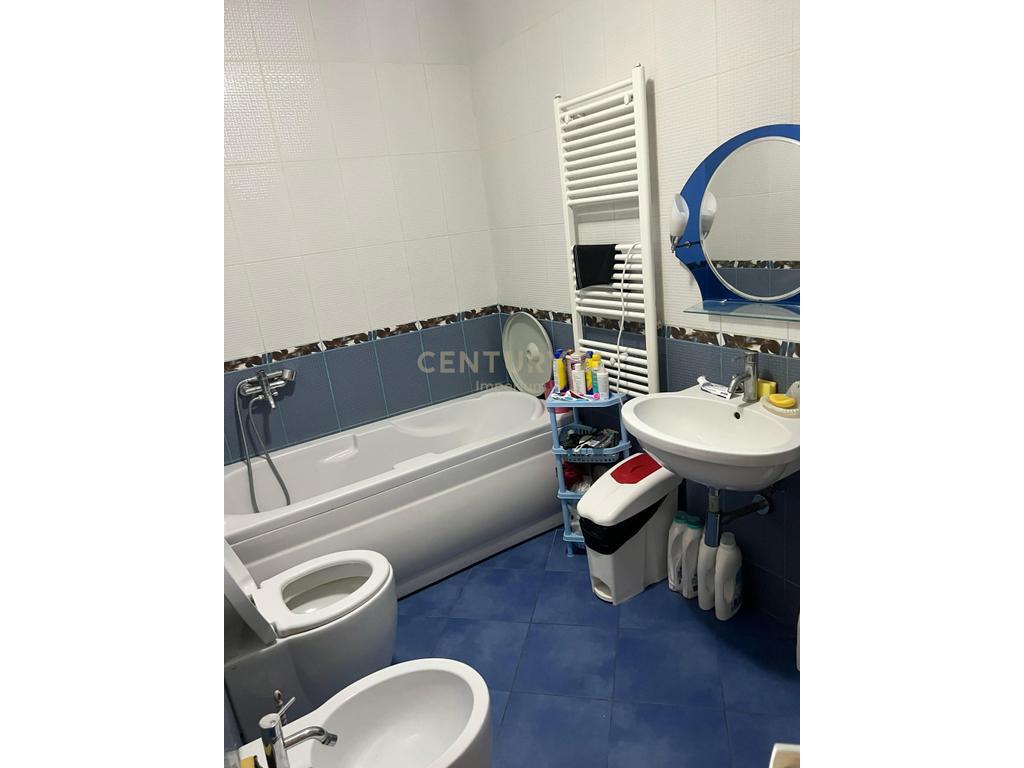 VENDESI APPARTAMENTO 2+1+2 CON BALCONE – ZONA OXHAKUT, VICINO AL BAR-CAFE “ARTISTI”