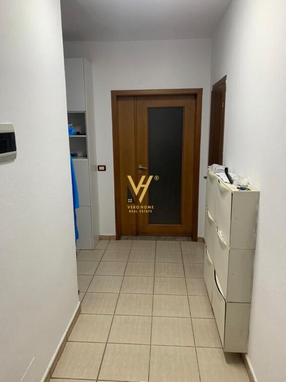 JEPET APARTAMENT 3+1+2+BLK ME QERA TE LIQENI ARTIFICIAL 1.200 EURO