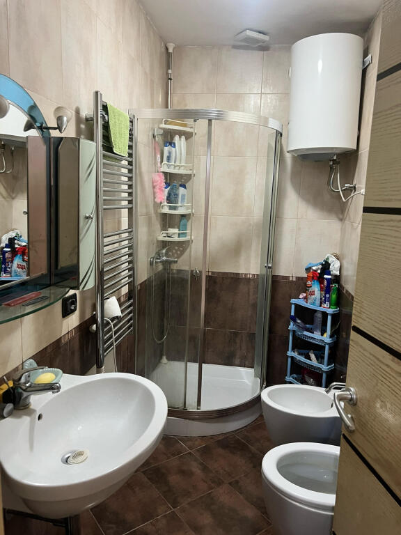 Apartament Per Shitje 2+1+2 Ne Xhamllik (ID B120716) Tirane