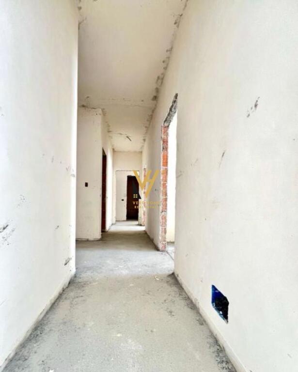 VENDESI APPARTAMENTO 3+1+2+BLK A KOMUNA E PARISIT 429.000 EURO
