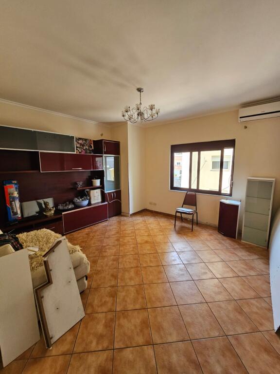 VENDESI APPARTAMENTO 2+1 VICINO AL QUARTIERE 5 DURRES