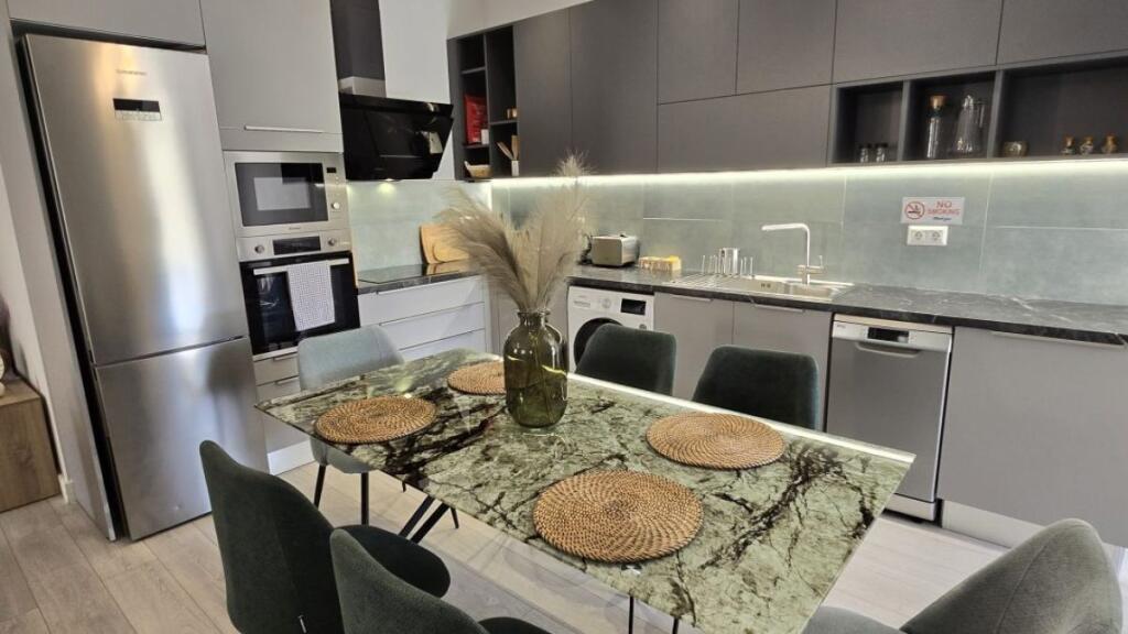 Appartamento in Affitto 3+1+2 a Bllok (ID B230166) Tirana​