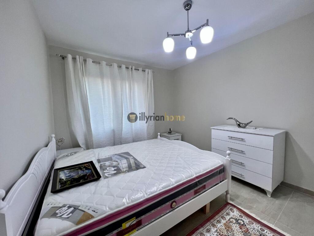 Jepet me qira Apartament 3+1, Rruga "Fortuzi", Tiranë