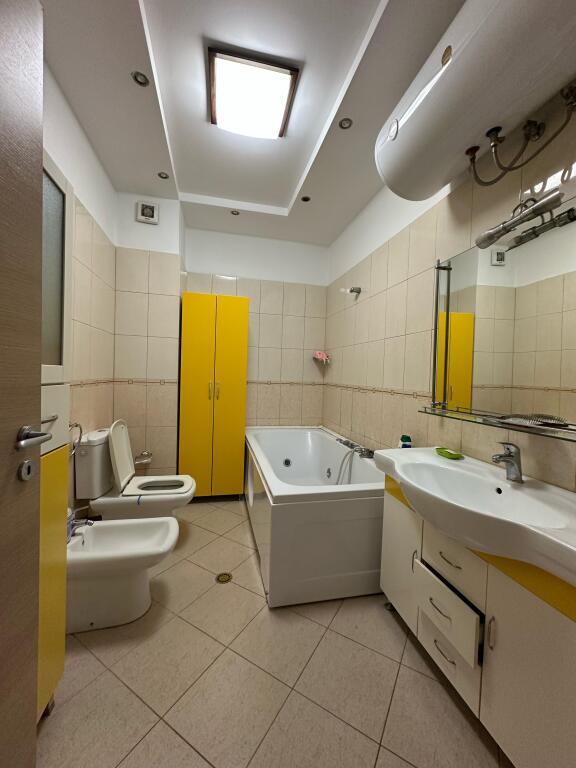 APARTAMENT 2+1+ POST PARKIMI LIQENI I THATE 600 EURO