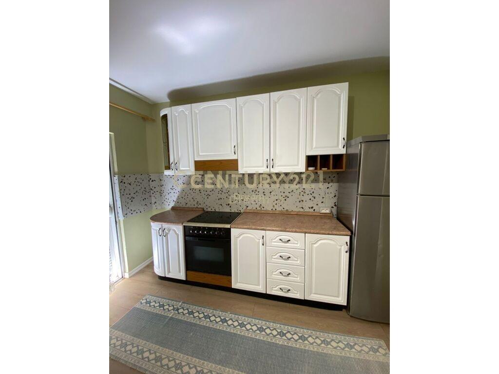 🏡 3-Bedroom Apartment for Rent – Xhamlliku, near Shtraus Square