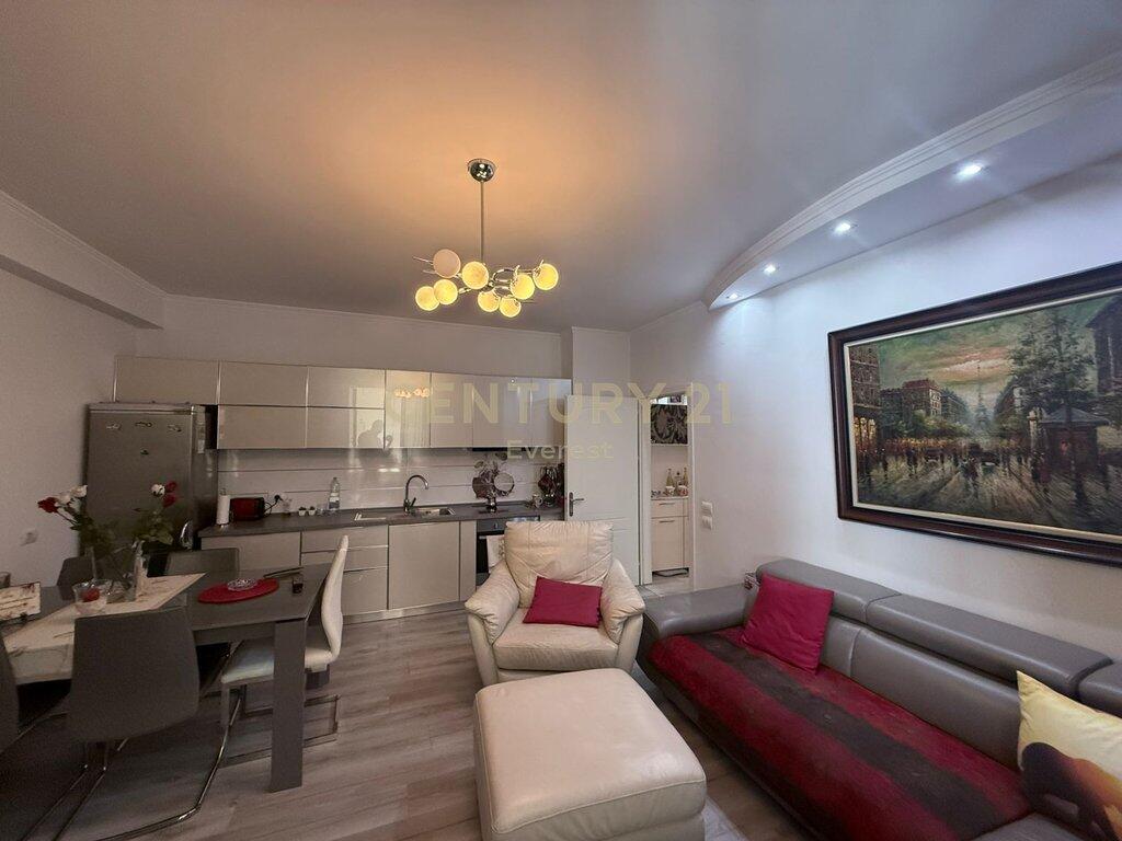 🏙️ Japim me Qira Apartament 1+1 – Ish Ekspozita, Unaza