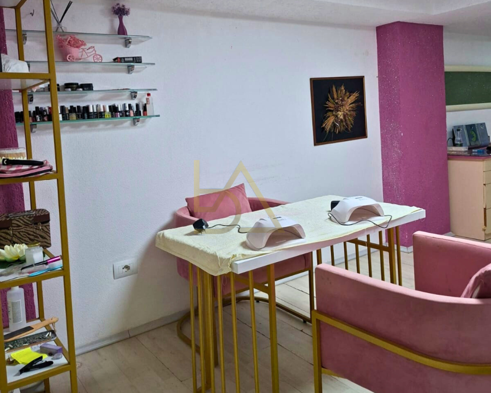 Jepet me qira ambient biznesi në Tiranë, Fresk