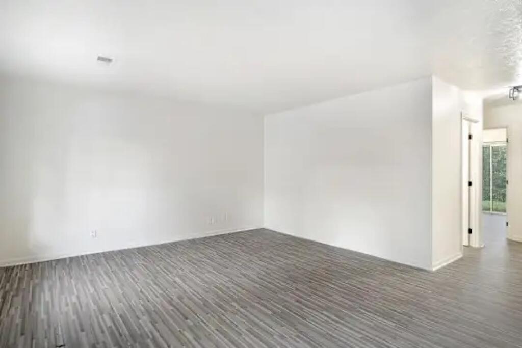 Apartment For Sale 1+1 at 21 Dhjetori (ID B111129) Tirane.