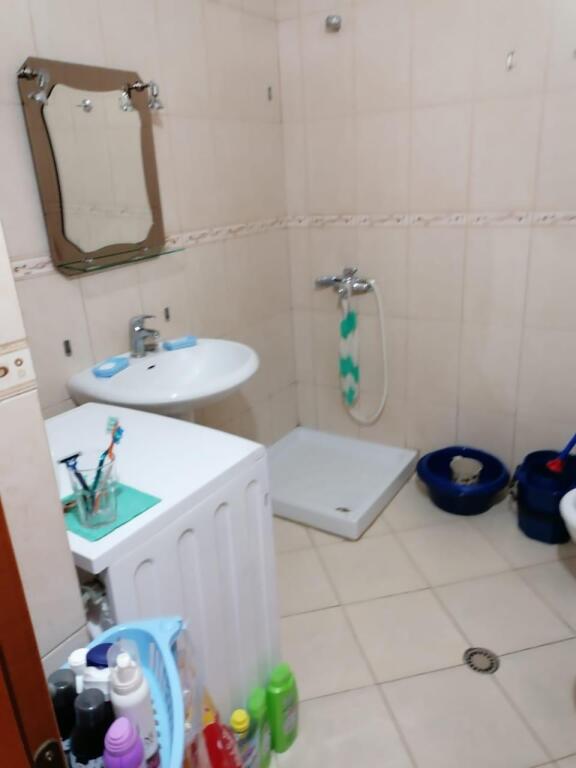 Jepet me qera apartament 3+1, Komuna Parisit