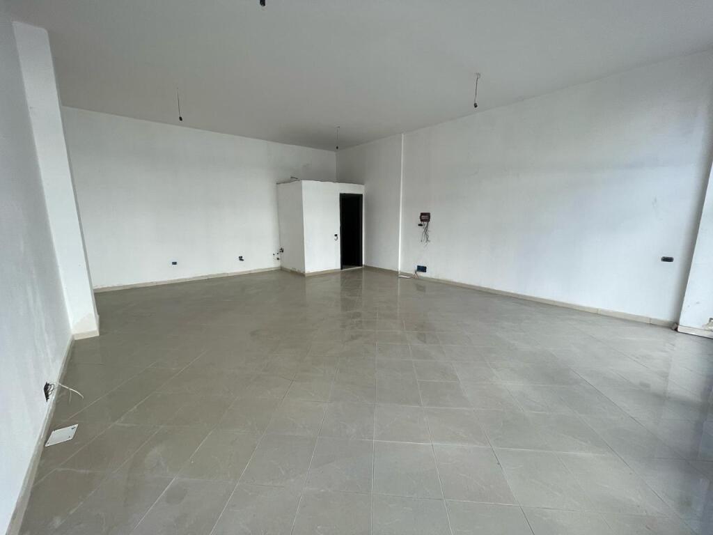Locale Commerciale in Affitto – Astir