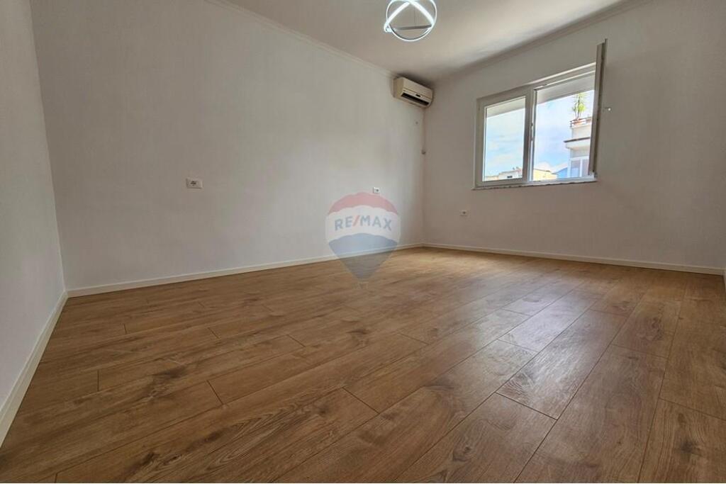 2+1 Apartment for sale on Bardhyl Street! !