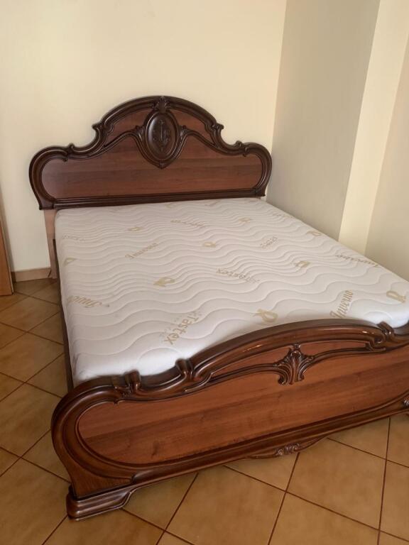 Jepet me qera apartament 3+1, Komuna Parisit