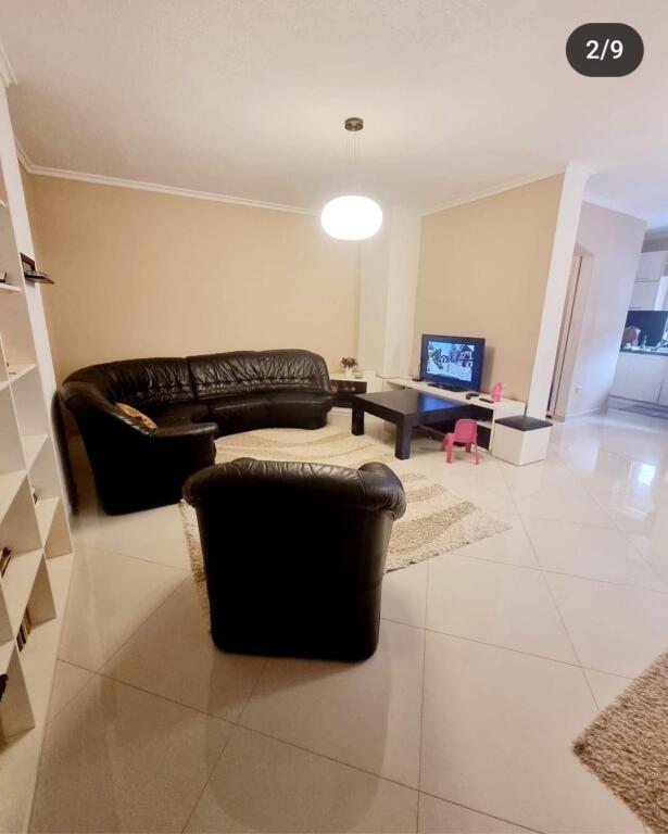 Affittasi appartamento 3+1+2 tr Rr. E Kavajes te xhamia