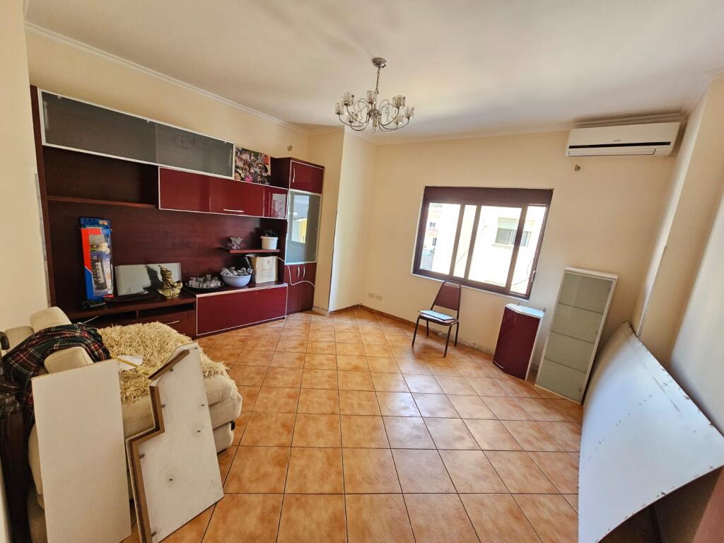 VENDESI APPARTAMENTO 2+1 VICINO AL QUARTIERE 5 DURRES