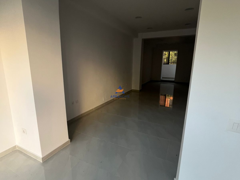 BUSINESS PREMISES FOR RENT 65M2 FIRST LINE "21 DHJETORI" 1700 EURO