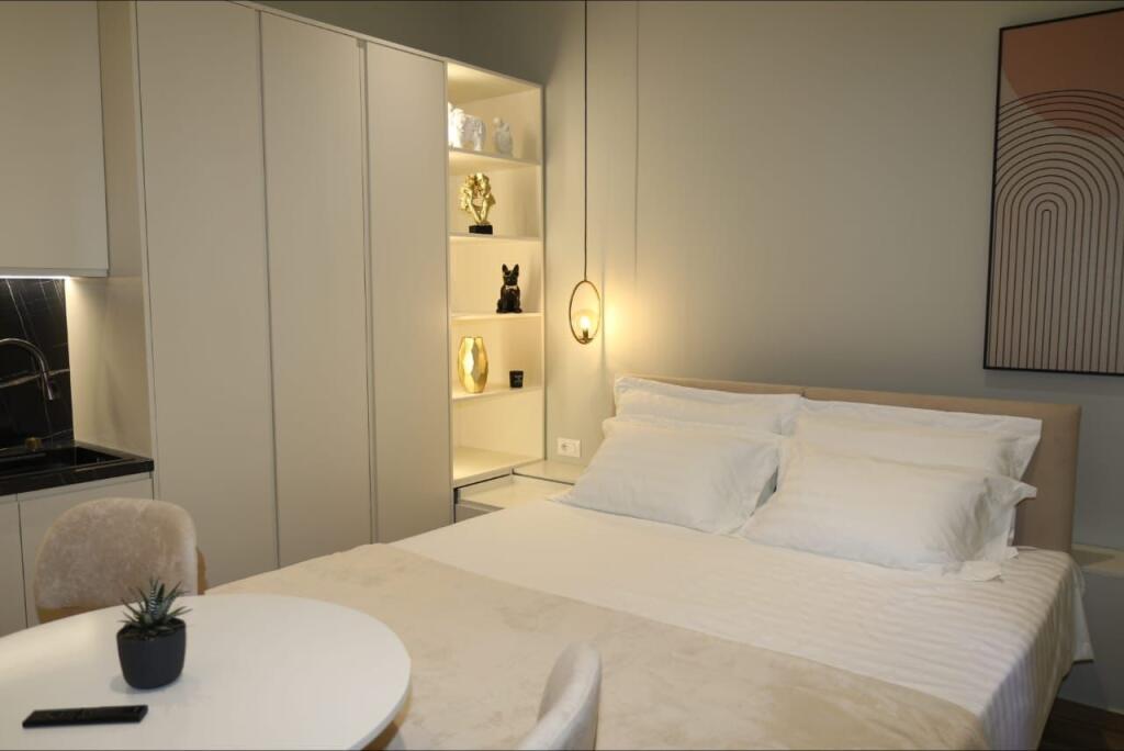 SHITEN 2 GARSONIERE 75 M2 MUHAMET GJOLLESHA 260.000 EURO