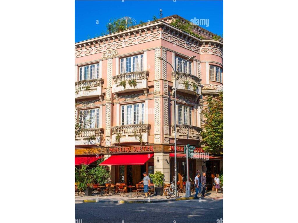 🏡 Shitet Apartament 2+1+2+Depo – Rr. Barrikadave, Pallati “Galeria”