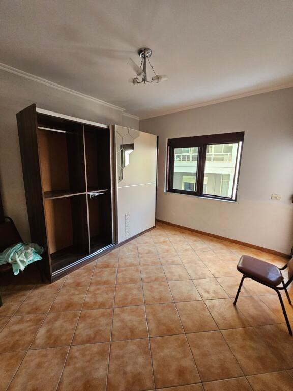 VENDESI APPARTAMENTO 2+1 VICINO AL QUARTIERE 5 DURRES