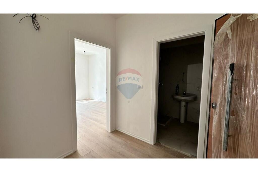 Apartment 1+1 for rent at Zogu i Zi for residence or office !