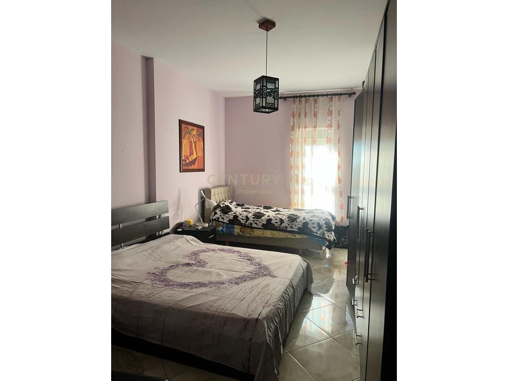 VENDESI APPARTAMENTO 2+1+2 CON BALCONE – ZONA OXHAKUT, VICINO AL BAR-CAFE “ARTISTI”