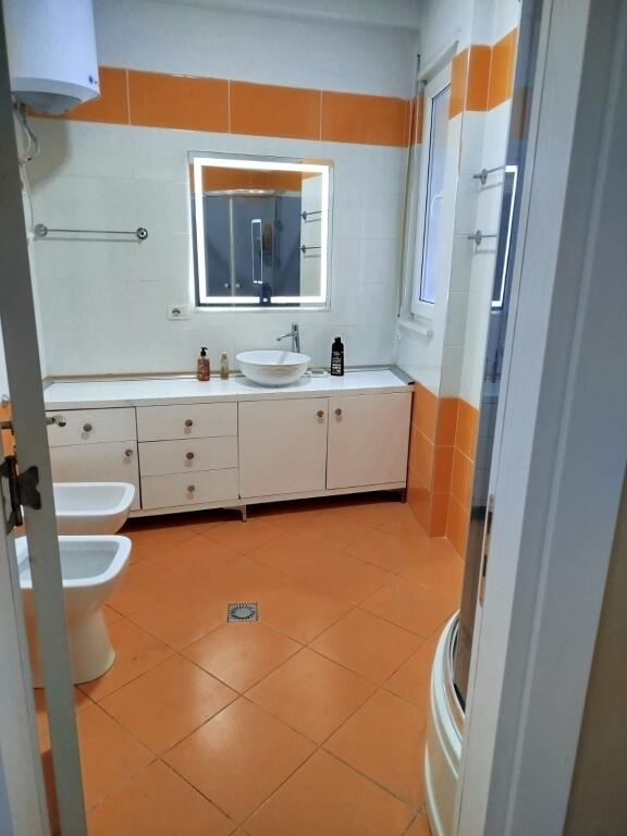 Jepet apartament 2+1+2 vende parkimi me qera tek Kika 2