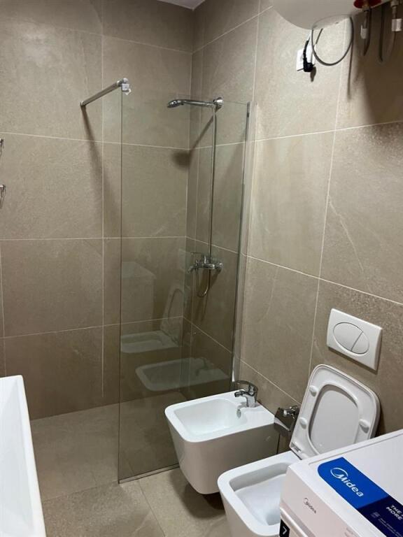 Jepet apartament 1+1 me qera i sapo mobiliar tek pazari ri