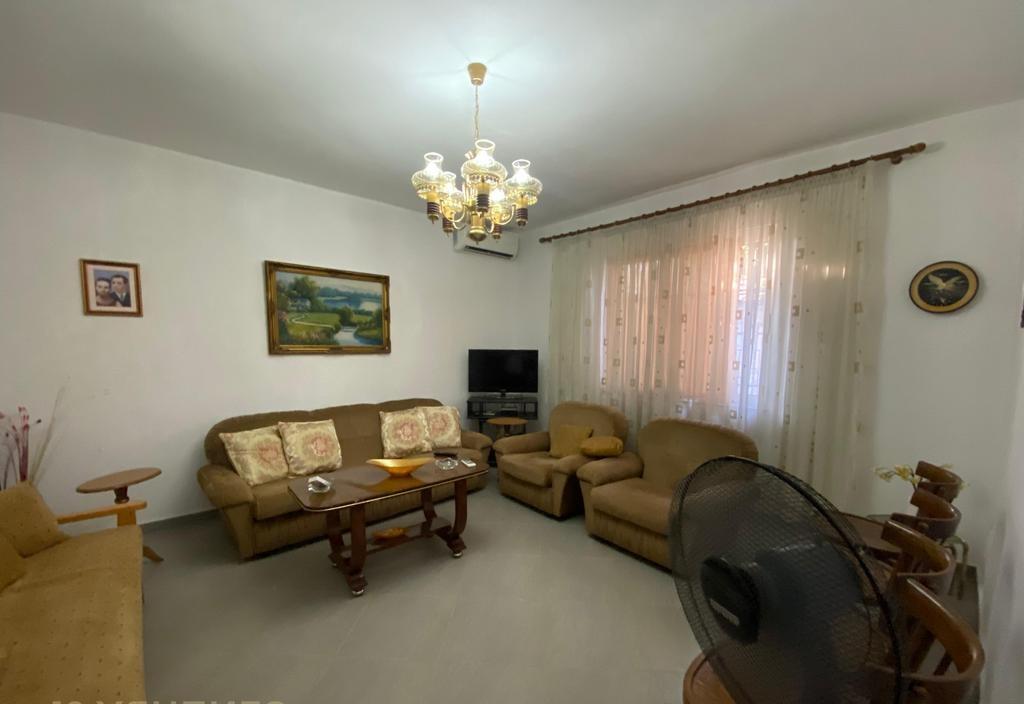 Casa privata a Laprakë vicino a KMY