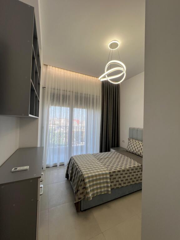 🏠JEPET ME QIRA Apartament 2+1+Post Parkimi 📍Adresa: Rezidenca Henke, prane Spitalit Amerikan 3