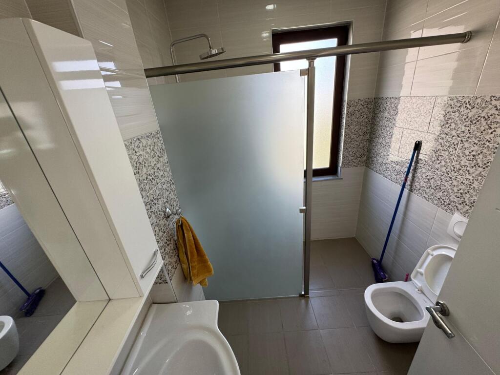 📣Qera, Ambjent per Zyra  📍Rruga e Kavajes💶 Cmimi 1200 euro ne muaj