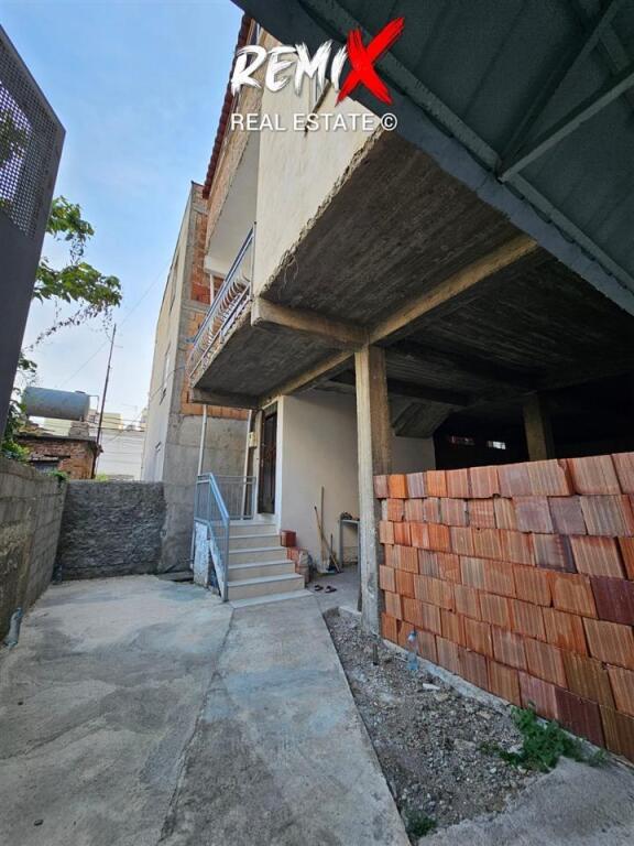 EDIFICIO DI 3 PIANI IN VENDITA VICINO ALLO STADIO
