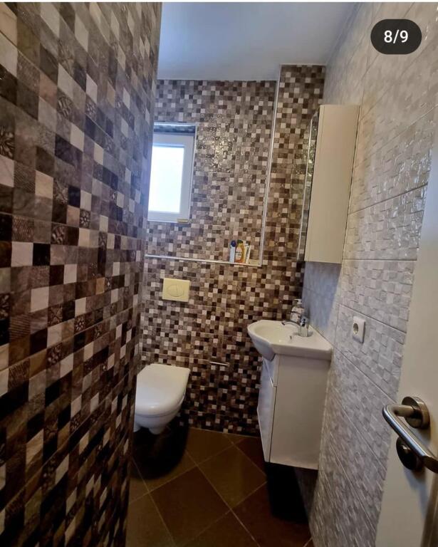 Affittasi appartamento 3+1+2 tr Rr. E Kavajes te xhamia