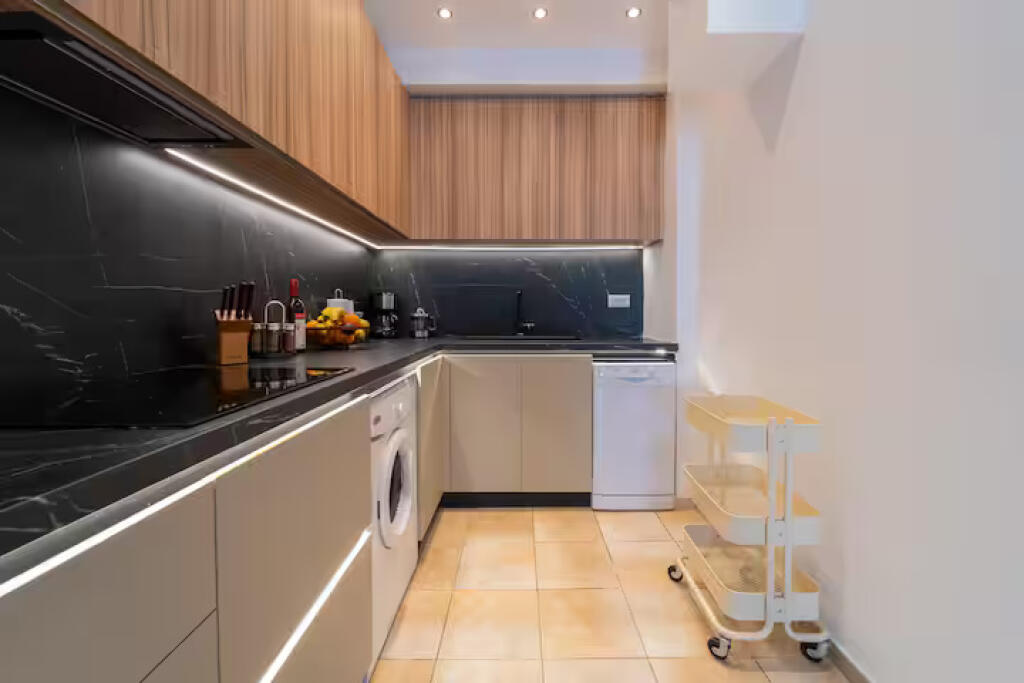 Apartment For Rent 1+1 In Bllok (ID B210547) Tirana