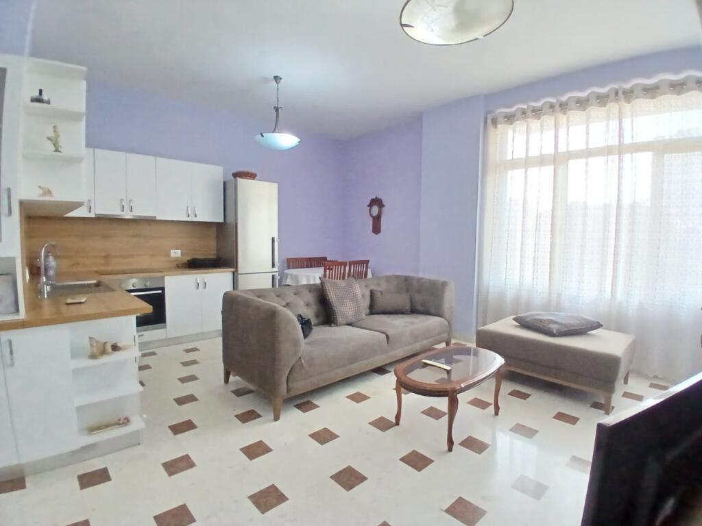 Affittasi Appartamento 3+1+1 con Balcone