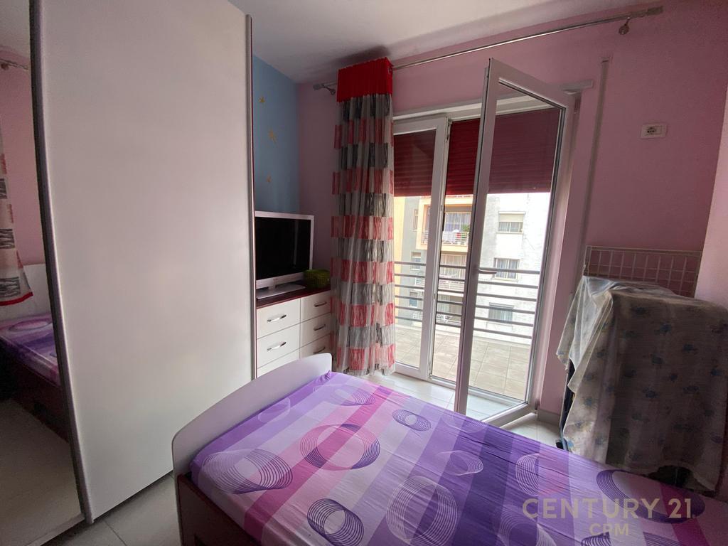 Apartament 2+1+2 me qira ne Astir tek Market Jata shume prane rrethit