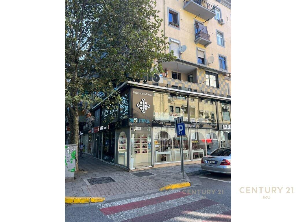 AFFITTASI NEGOZIO ANGOLO NEL BLOK!