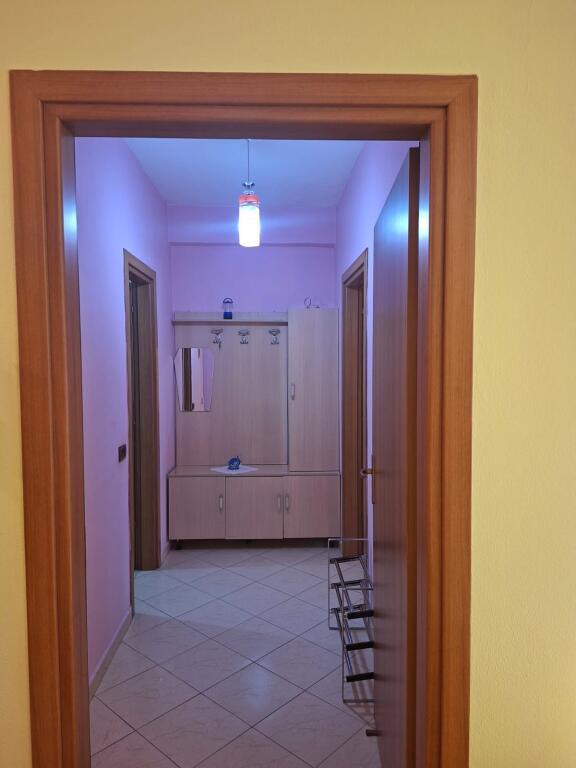 Jepet apartsment 1+1 me qira tek Pallatet cabej