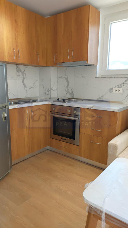Jepet me qera apartament 1+1 Tek ish Restorant Durresi