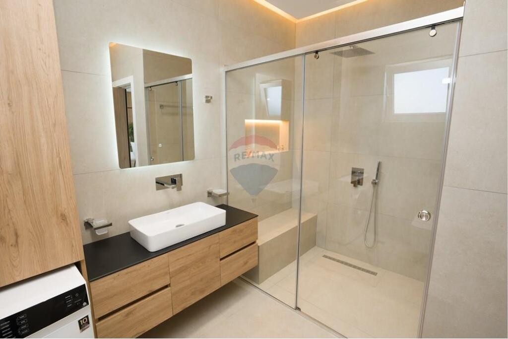 Penthouse - Për Shitje - Rruga Butrinti, Riviera, Sarandë