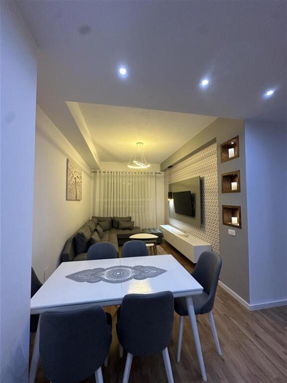 Super Apartament 2+1 me qera tek kompleksi Mangalem/Ali Demi (500 euro i padisk)
