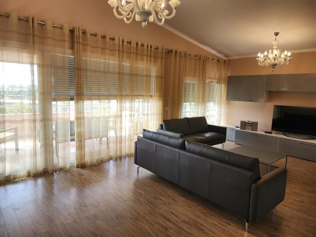 🏡 Jepet Vile me Qira te Long Hill Residence