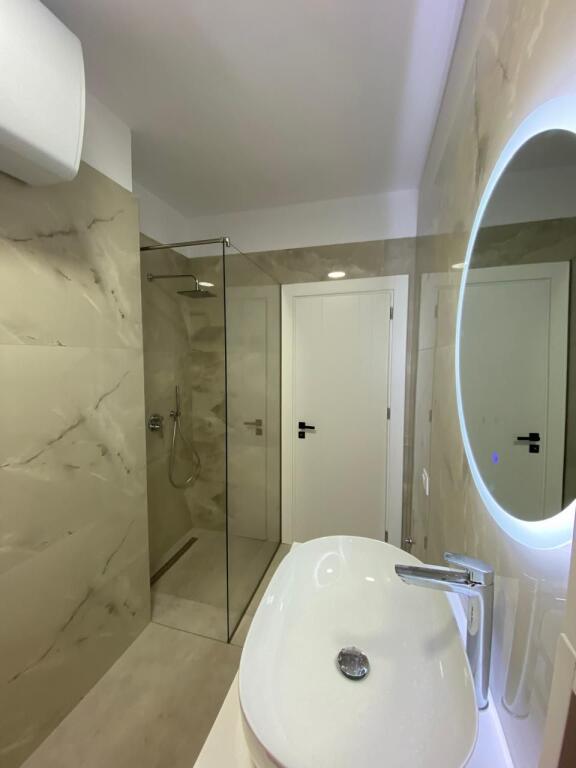 🏢In the German Villas area, Fuat Toptani Street, a 2+1+2+Storage furnished apartment is for rent. 900 Euro