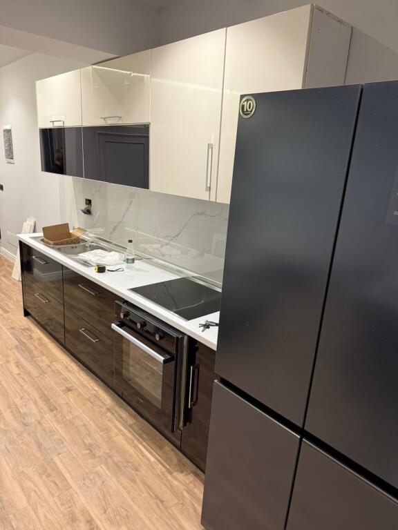 Apartment 2+1 for rent at Peti street, Arlis building
