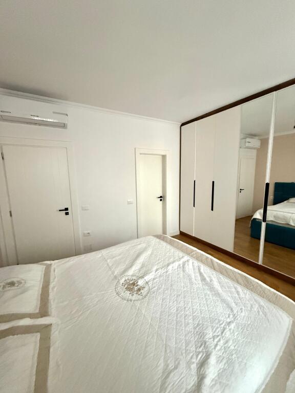 🏢In the German Villas area, Fuat Toptani Street, a 2+1+2+Storage furnished apartment is for rent. 900 Euro