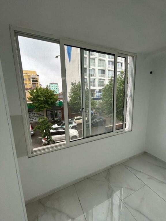 ZYRE ME QERA 55M2 RRUGA DIBRES 700 EURO