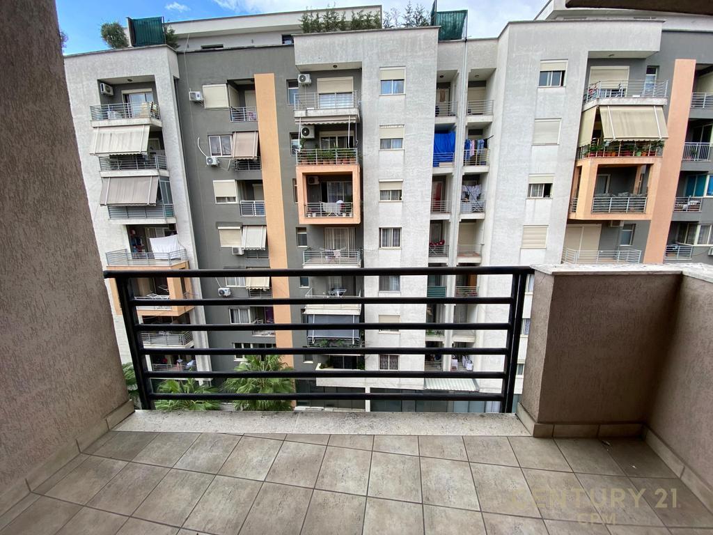 Apartament 2+1+2 me qira ne Astir tek Market Jata shume prane rrethit