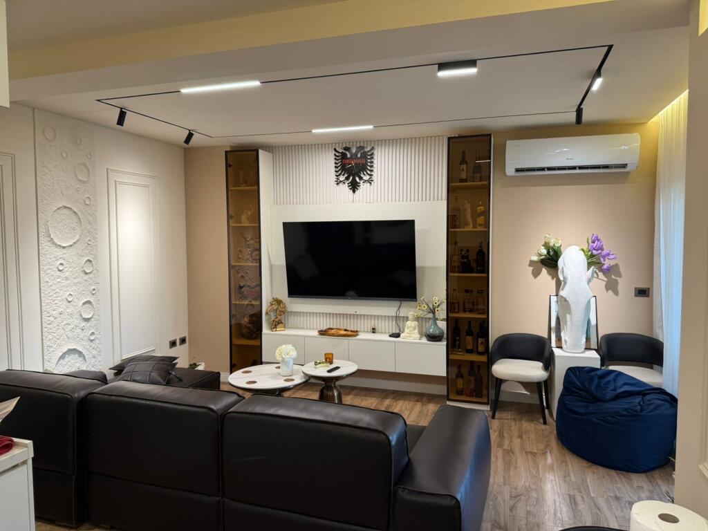 Apartment 2+1 for rent at Peti street, Arlis building