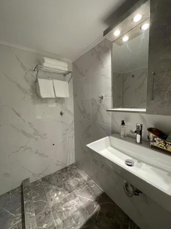 Appartamento In Affitto 2+1 In Centro (ID B220918) Tirana.