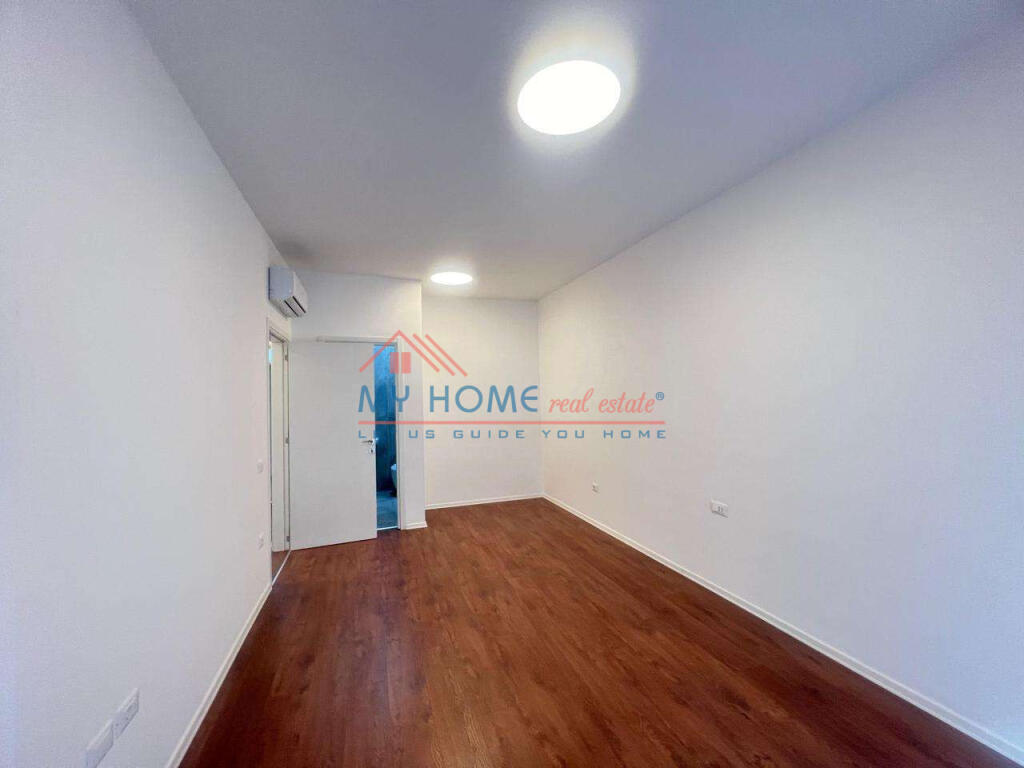 Zyre me qera Komuna e Parisit ne Tirane